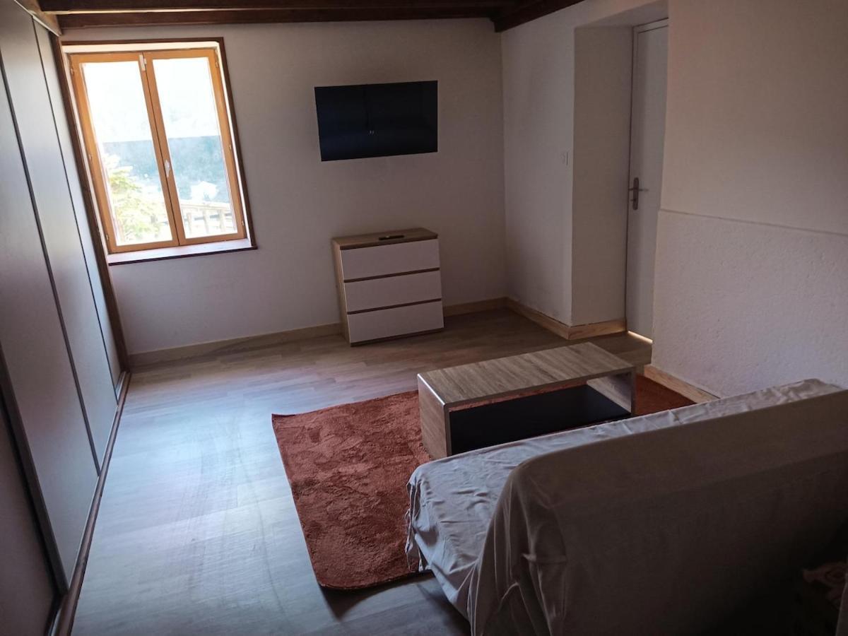 Laura Happy Guest House Tenay Esterno foto