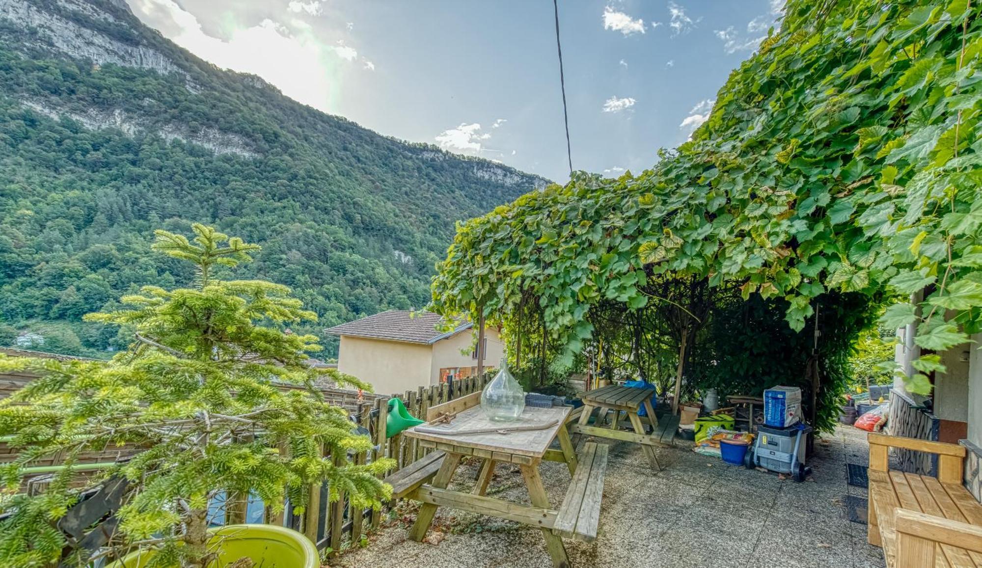 Laura Happy Guest House Tenay Esterno foto